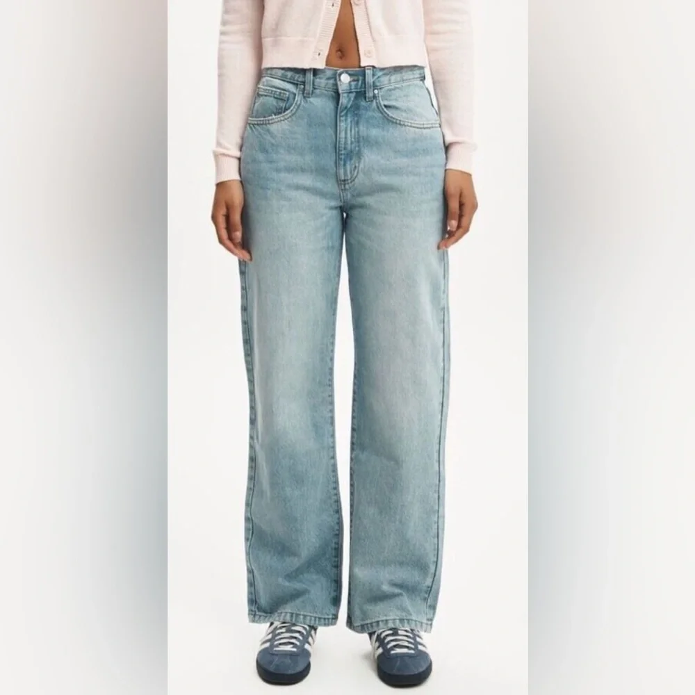Cotton On
Loose Straight Jean - Picture 1 of 9